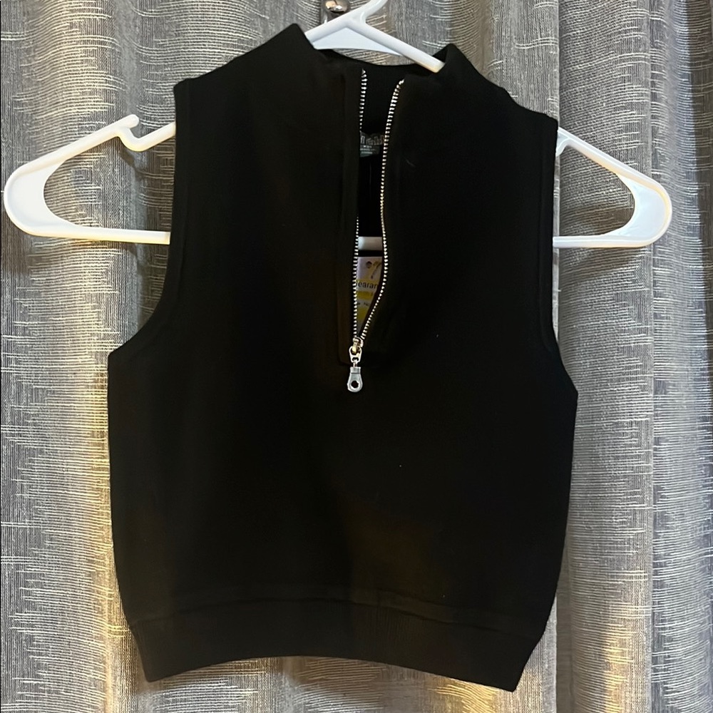 Wild fable Black Sleeveless Zip-Up Top - Picture 1 of 3